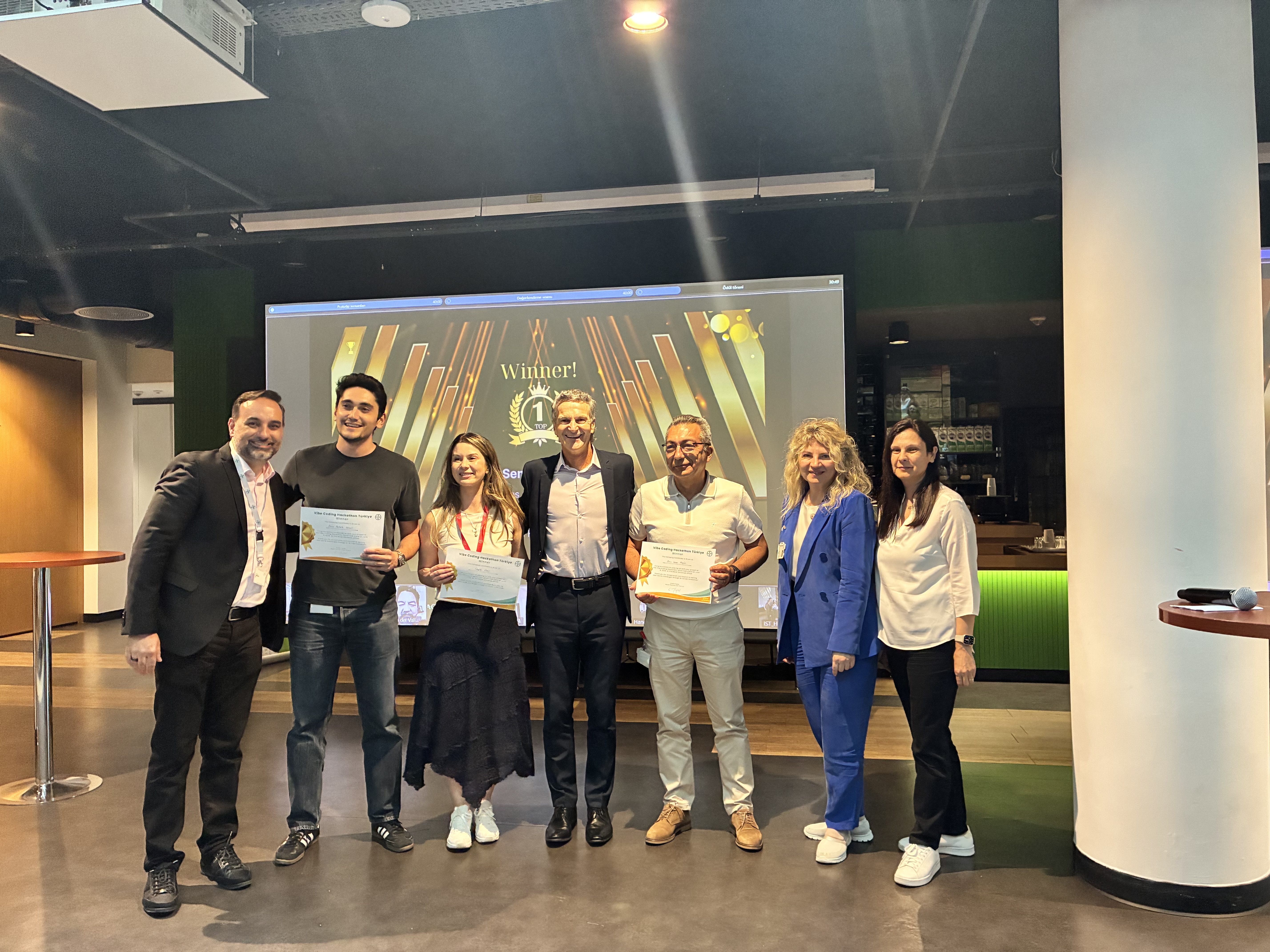 Bayer, Vibe Coding Hackathon’da