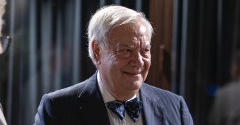 Prof. Dr. M. Necmettin Pamir altın nöron ödülü aldı
