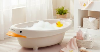 Babyjem, bebeklerin gelişim dönemlerine yönelik banyo ürünlerini tanıttı