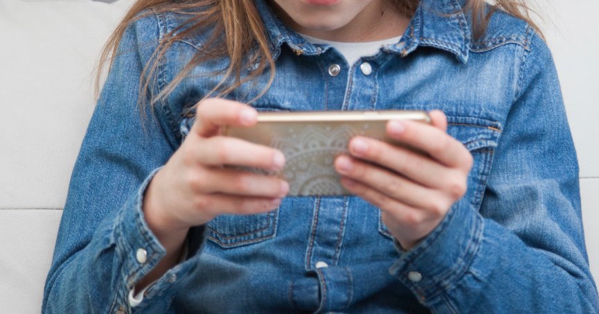 Çocuklarınıza telefonu yasaklamak yerine bu 5 adımı deneyin